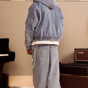 Balloon Fit Embroidered Back Pocket Jeans