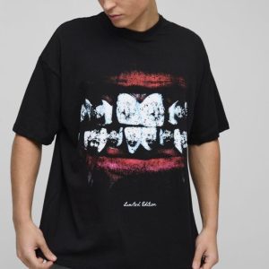 Oversized Lips Graphic T-shirt